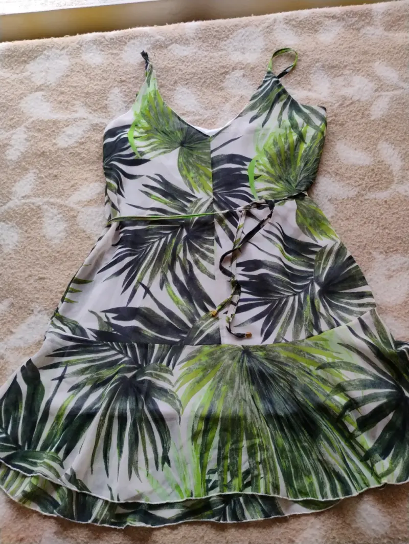 Vestido veraniego con estampado de hojas - 1