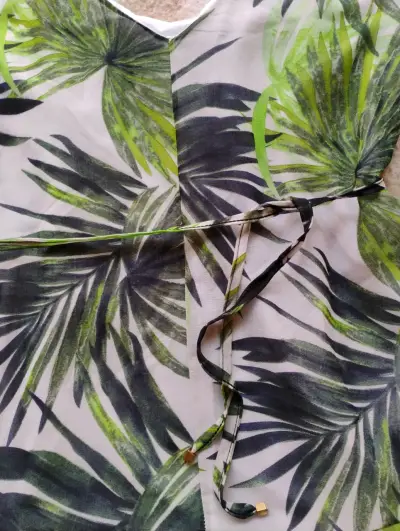 Vestido veraniego con estampado de hojas - miniatura 3