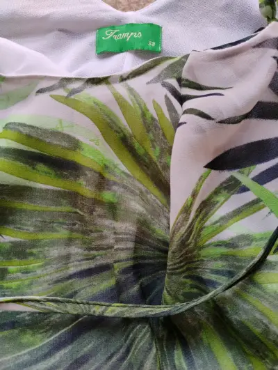 Vestido veraniego con estampado de hojas - miniatura 4