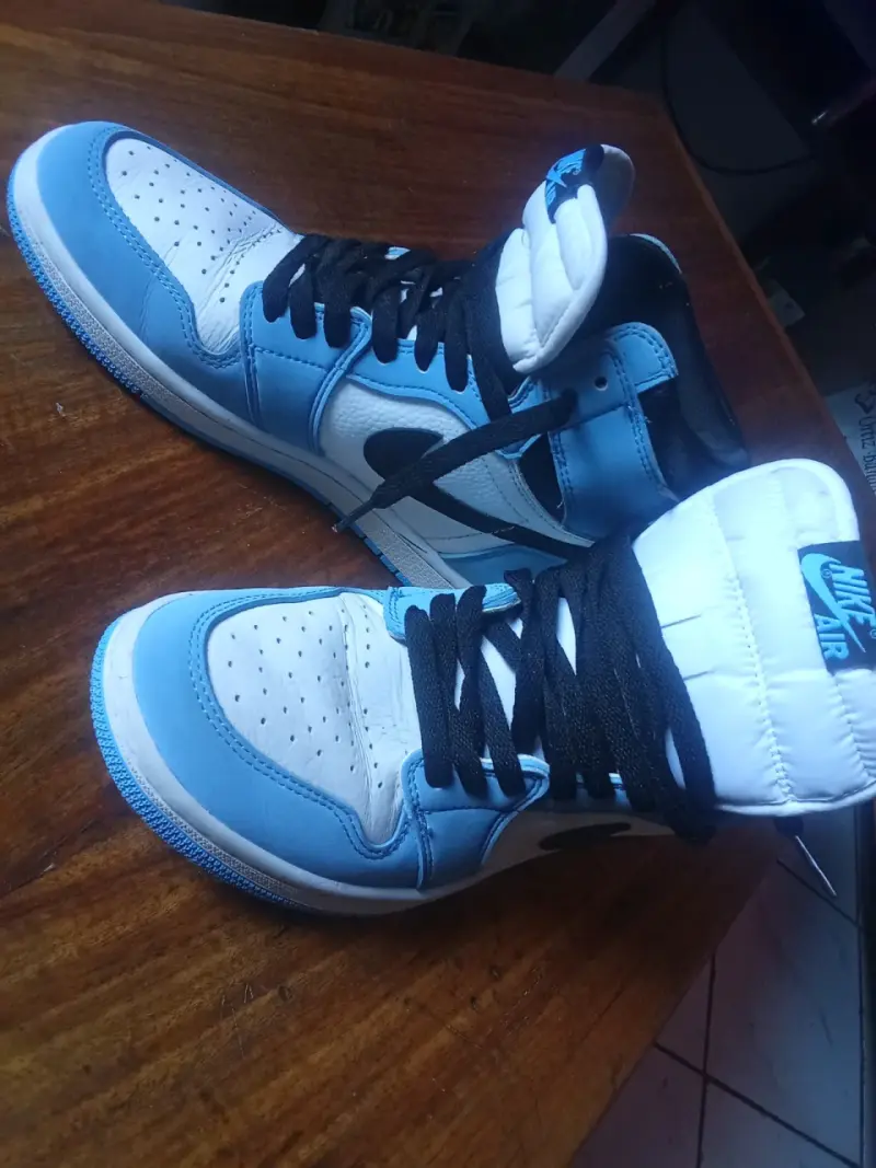 Zapatillas Nike Air Jordan blancas y celestes - 3