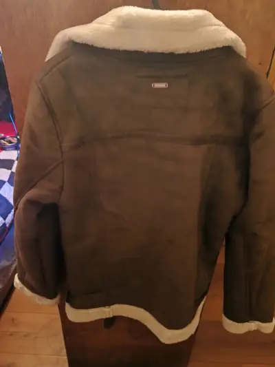 Chaqueta de invierno con capucha - miniatura 2