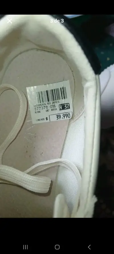 Zapatillas deportivas blancas con detalle negro - miniatura 3