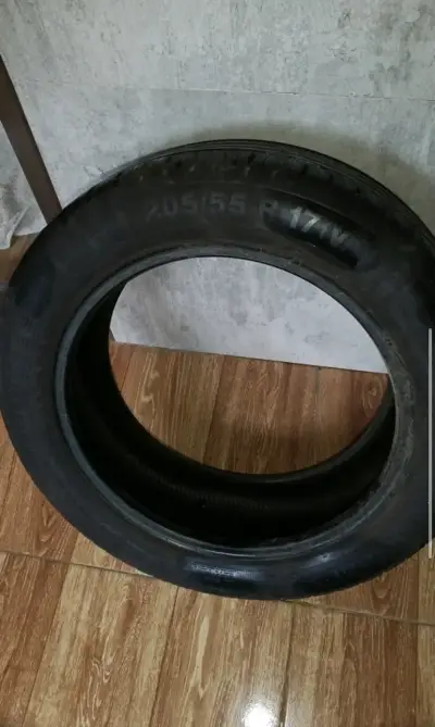 Neumático usado 205/55 R17 - miniatura 1