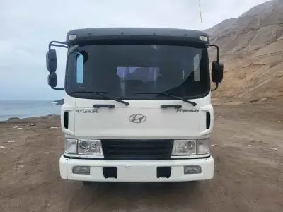 Camión Hyundai HD en buen estado - miniatura 1