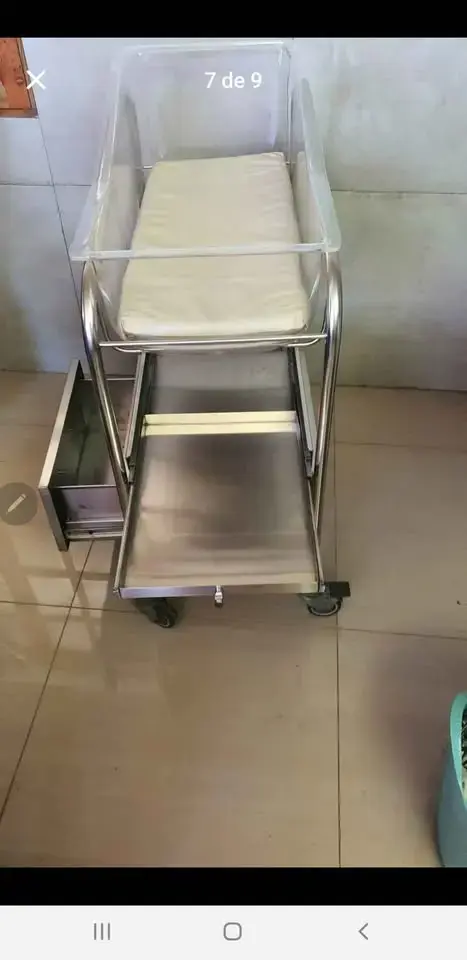 Cuna de bebé con estructura metálica - 4