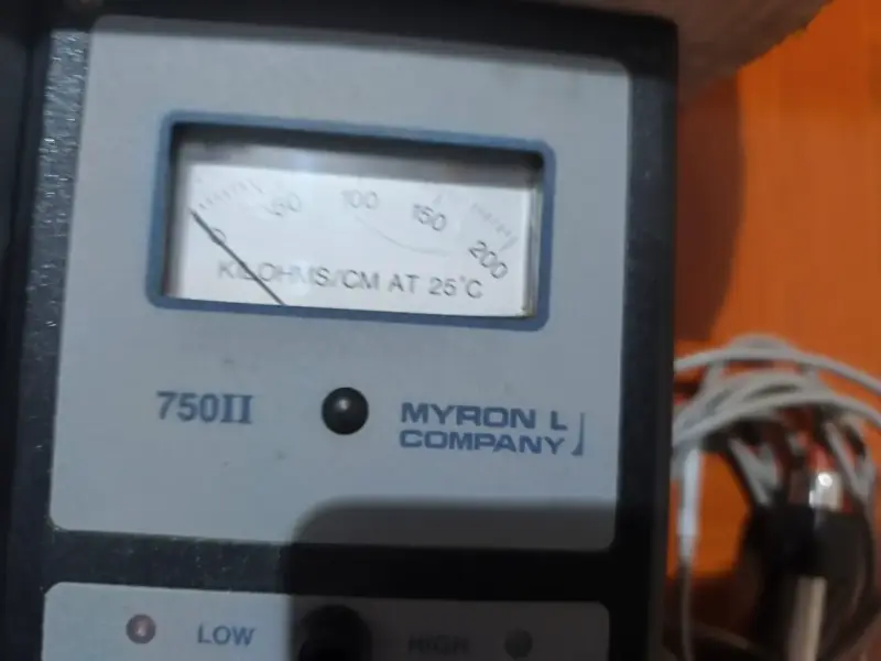 Instrumento de calidad de agua Myron L - 4