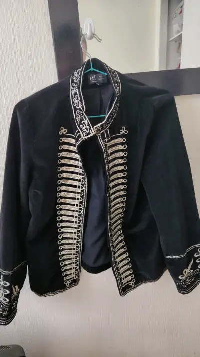 Chaqueta estilo Napoleón  negra con bordados Zara - miniatura 1