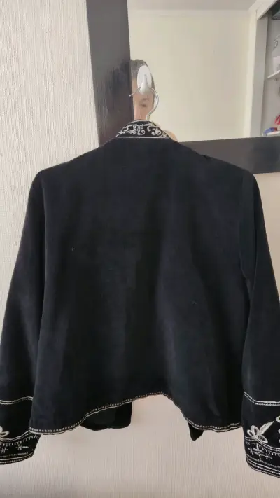 Chaqueta estilo Napoleón  negra con bordados Zara - miniatura 3