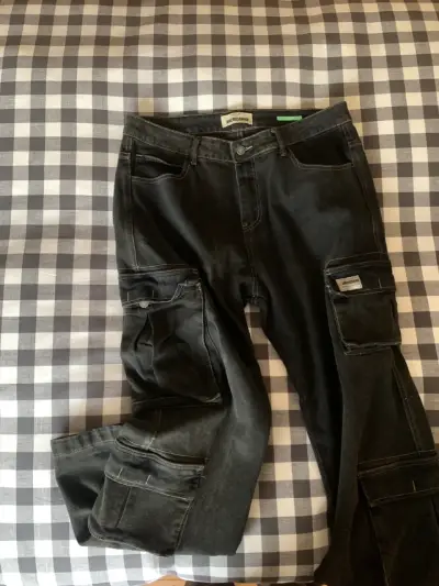 Pantalones cargo negros Americano Talla 4 Poco uso - miniatura 4