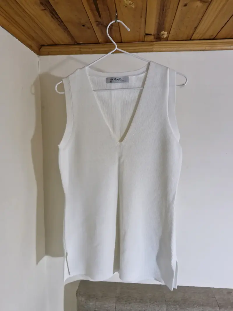 Chaleco sin mangas blanco Basement