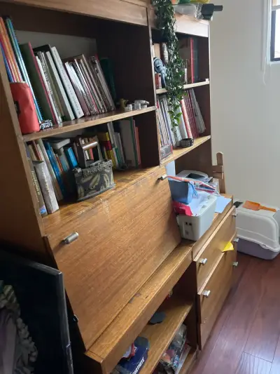 Librero de madera con estantes - miniatura 1