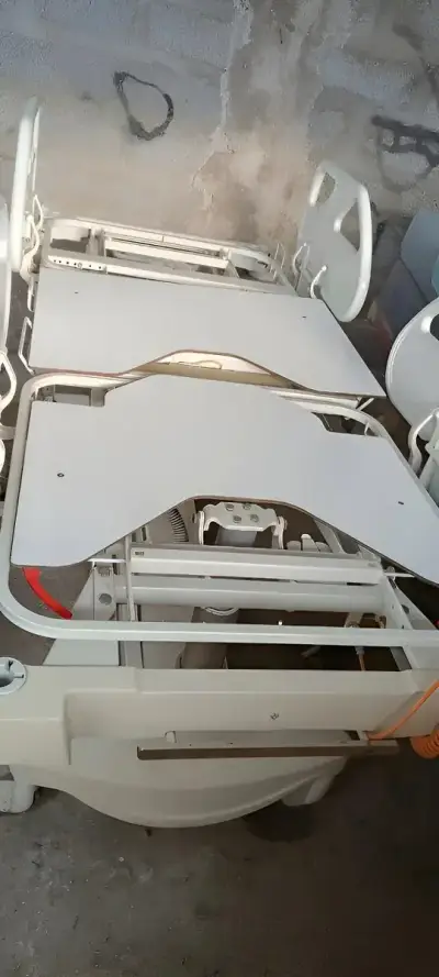 Cama clínica ajustable usada - miniatura 1