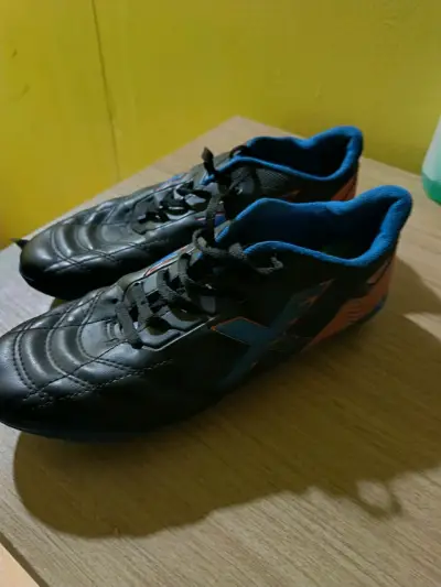 Zapatillas deportivas negras con azul. - miniatura 1