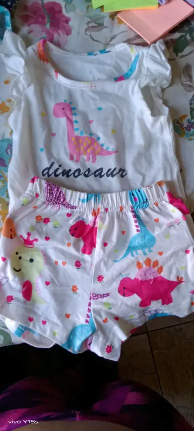 Conjunto de bebé rosado con babero - miniatura 3