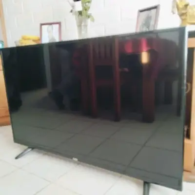 Televisor LED con múltiples puertos HDMI - miniatura 3