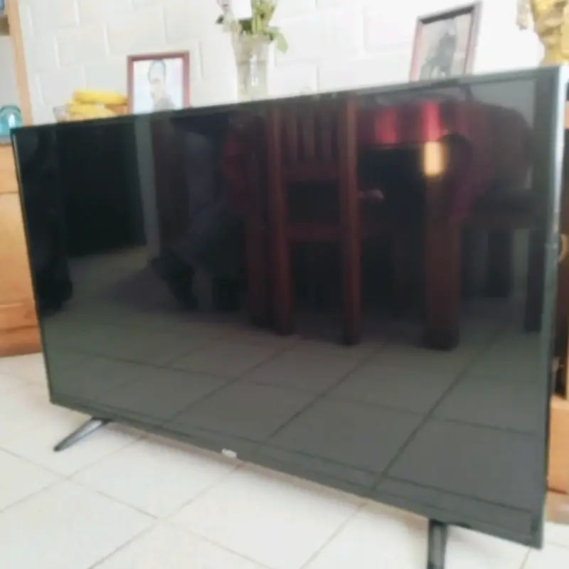 Televisor LED con múltiples puertos HDMI - 4