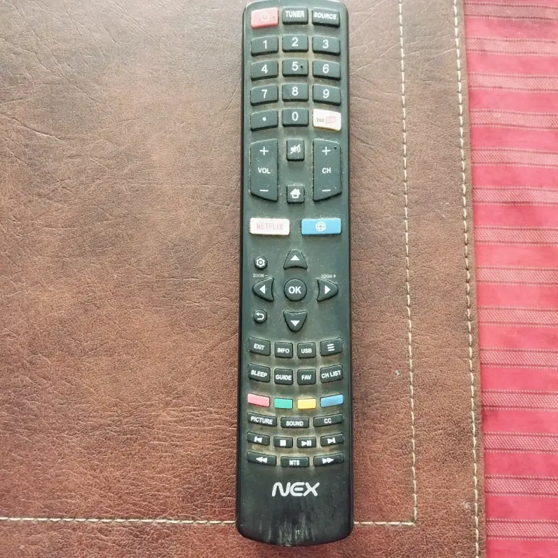 Televisor LED con múltiples puertos HDMI - 5