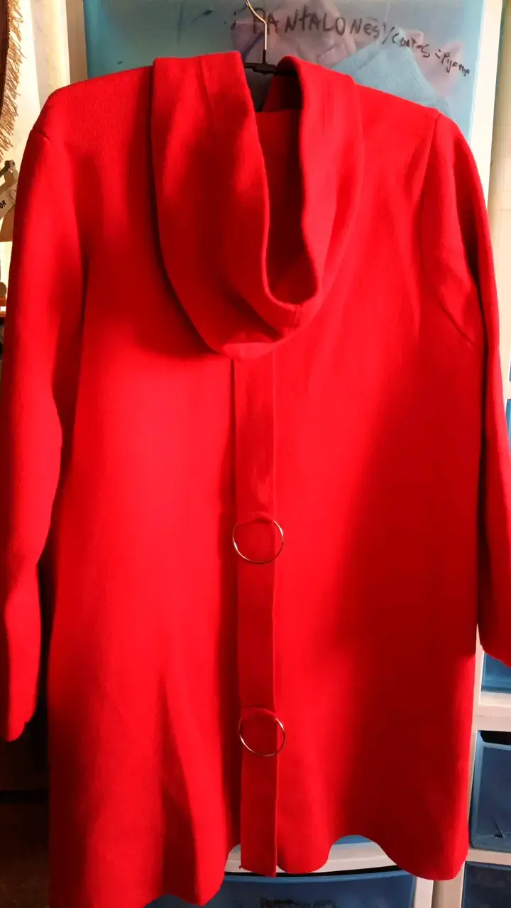 Abrigo rojo elegante para mujer - 3