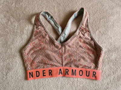Top deportivo Under Armour estampado - miniatura 1