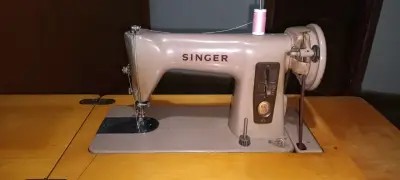 Máquina de coser clásica Singer original - miniatura 1
