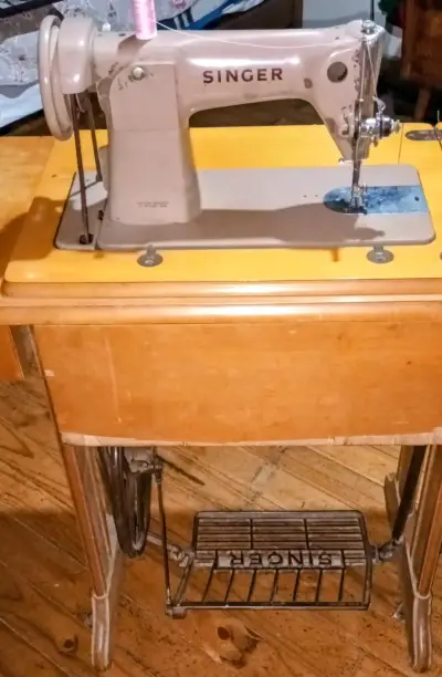 Máquina de coser clásica Singer original - miniatura 2