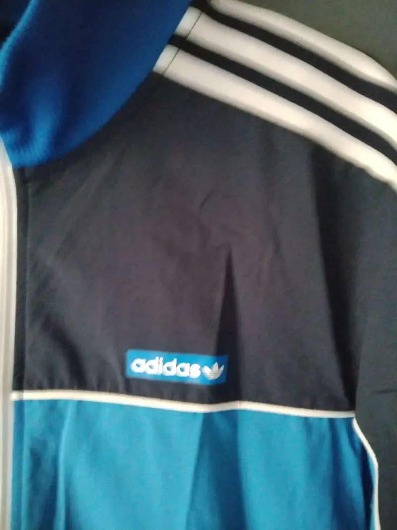 Chaqueta deportiva Adidas azul y negra - 4