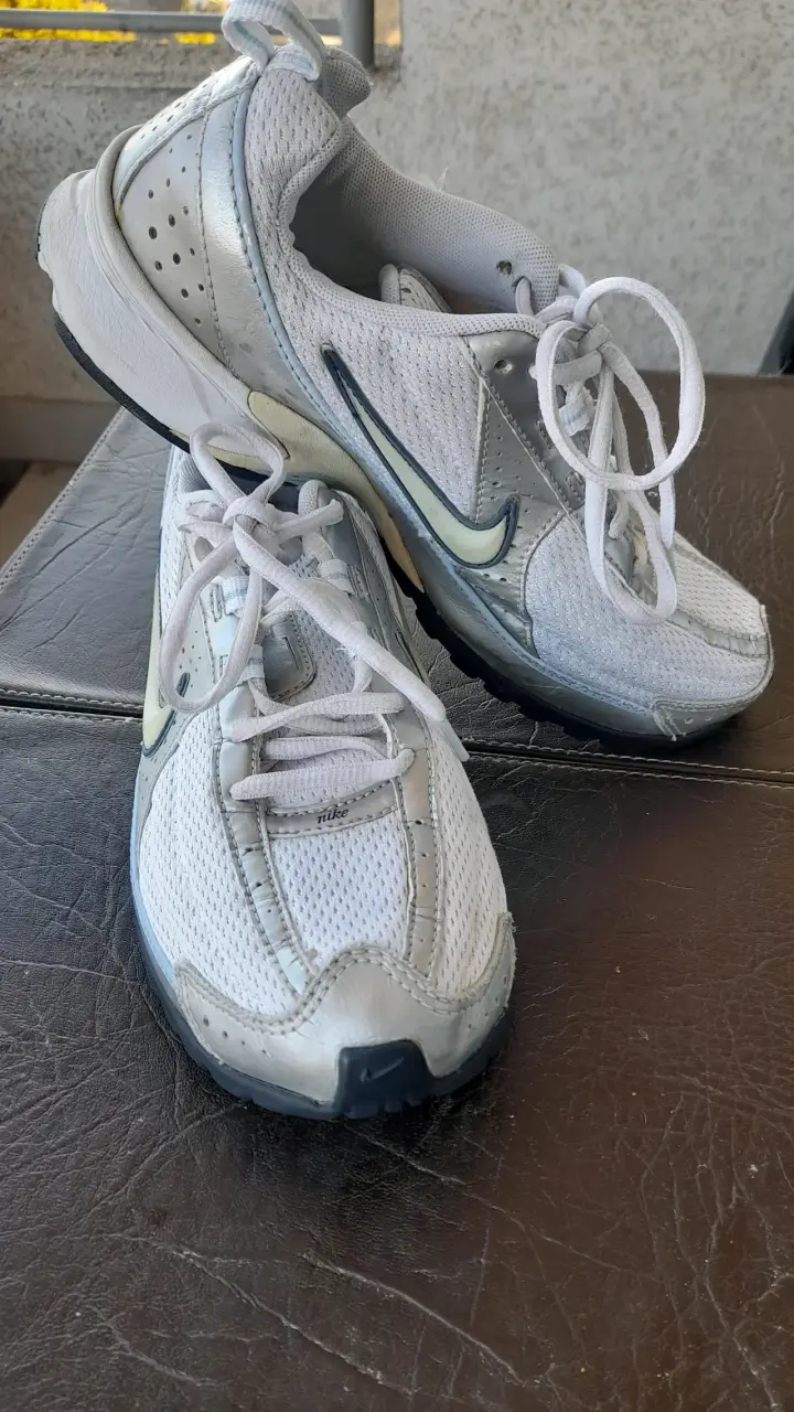 Zapatillas deportivas Nike blancas - 4