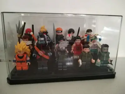 Set de figuras de acción anime en vitrina - miniatura 2