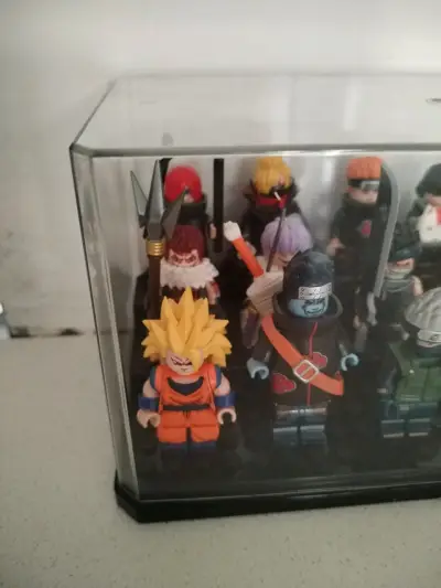 Set de figuras de acción anime en vitrina - miniatura 4