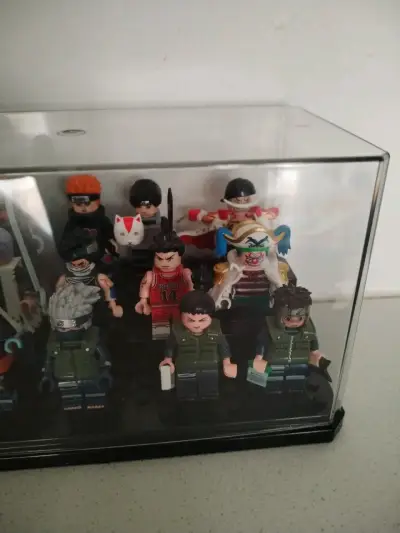 Set de figuras de acción anime en vitrina - miniatura 5