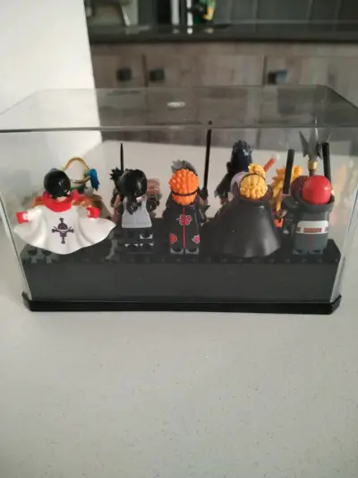 Set de figuras de acción anime en vitrina - miniatura 6