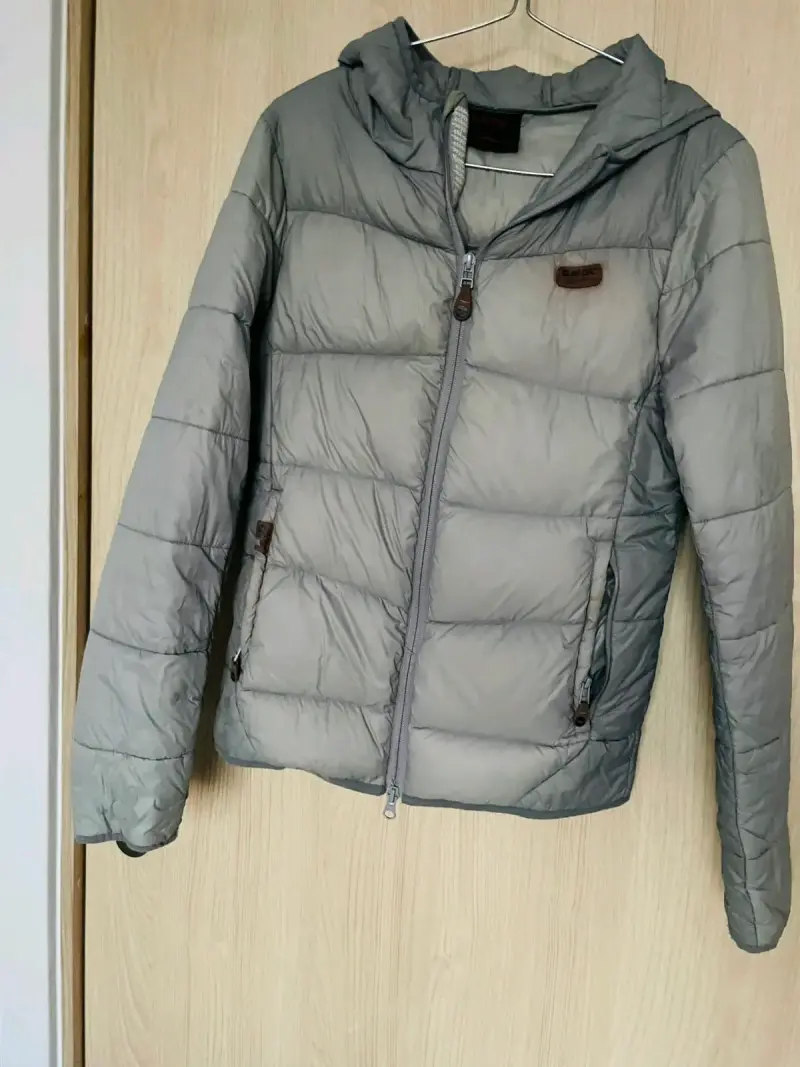 Chaqueta acolchada Hi-Tec gris con capucha - 4
