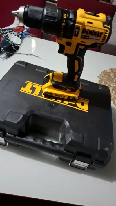 Taladro inalámbrico DeWalt 20V con maletín - miniatura 1