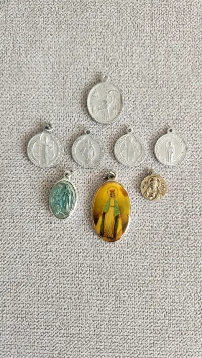 Set de medallas religiosas - miniatura 1