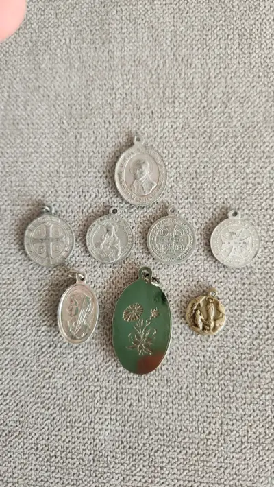 Set de medallas religiosas - miniatura 2
