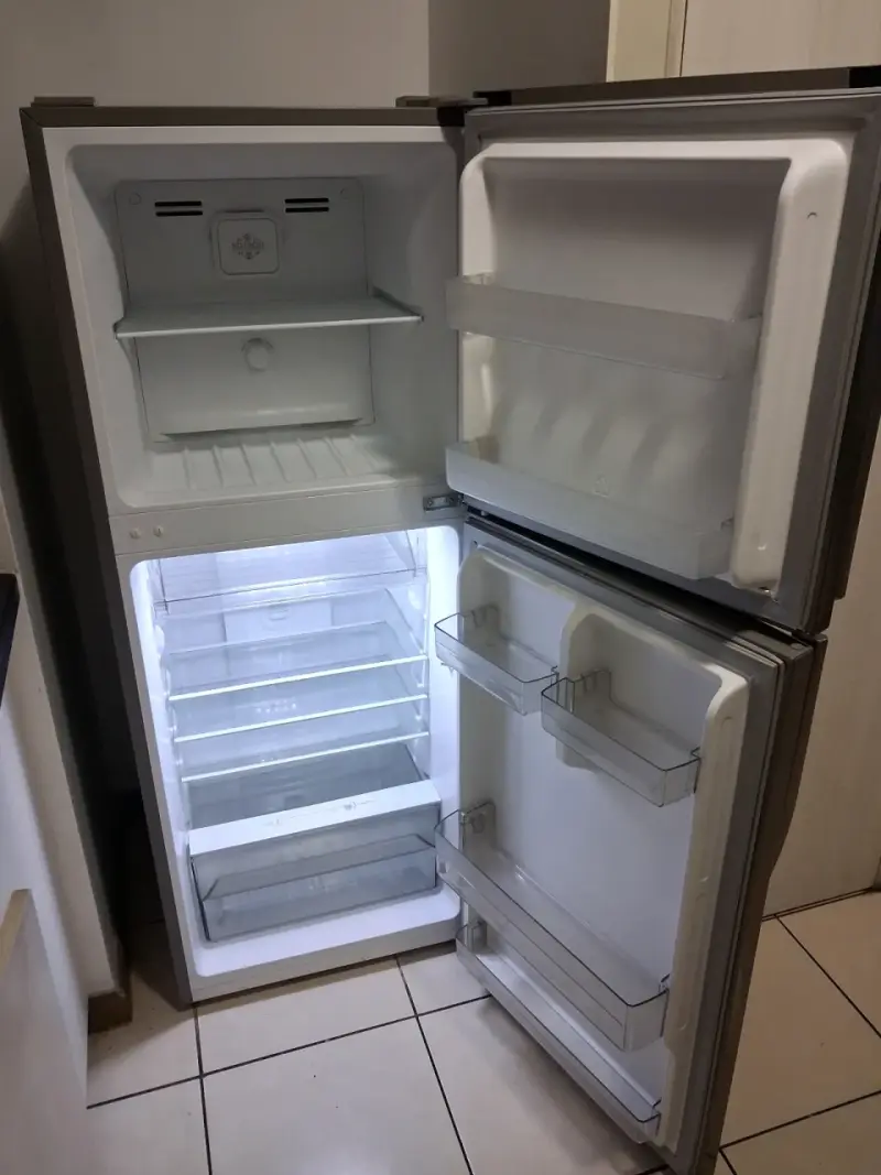Refrigerador Oster de acero inoxidable - 2