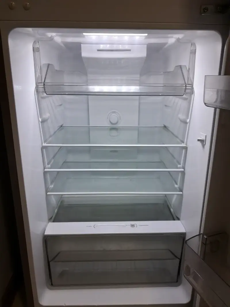 Refrigerador Oster de acero inoxidable - 3