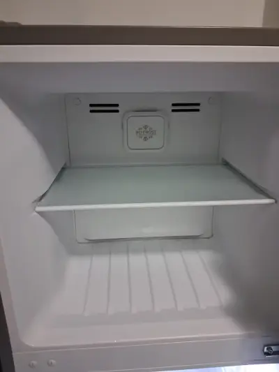 Refrigerador Oster de acero inoxidable - miniatura 4