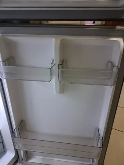 Refrigerador Oster de acero inoxidable - miniatura 5