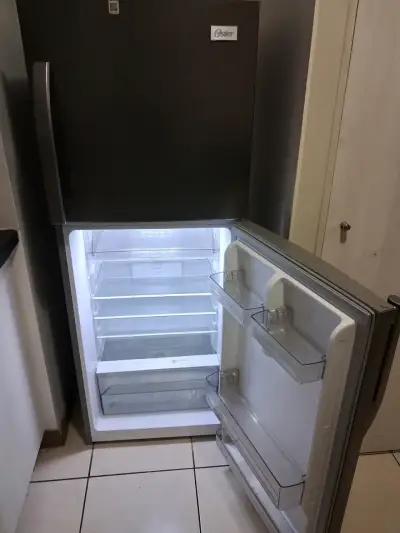 Refrigerador Oster de acero inoxidable - miniatura 6