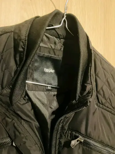 Chaqueta negra acolchada para hombre - miniatura 1