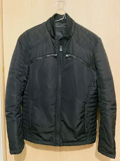 Chaqueta negra acolchada para hombre - miniatura 2