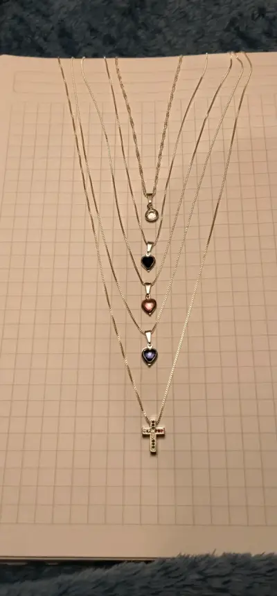 Set de collares con dijes variados - miniatura 2