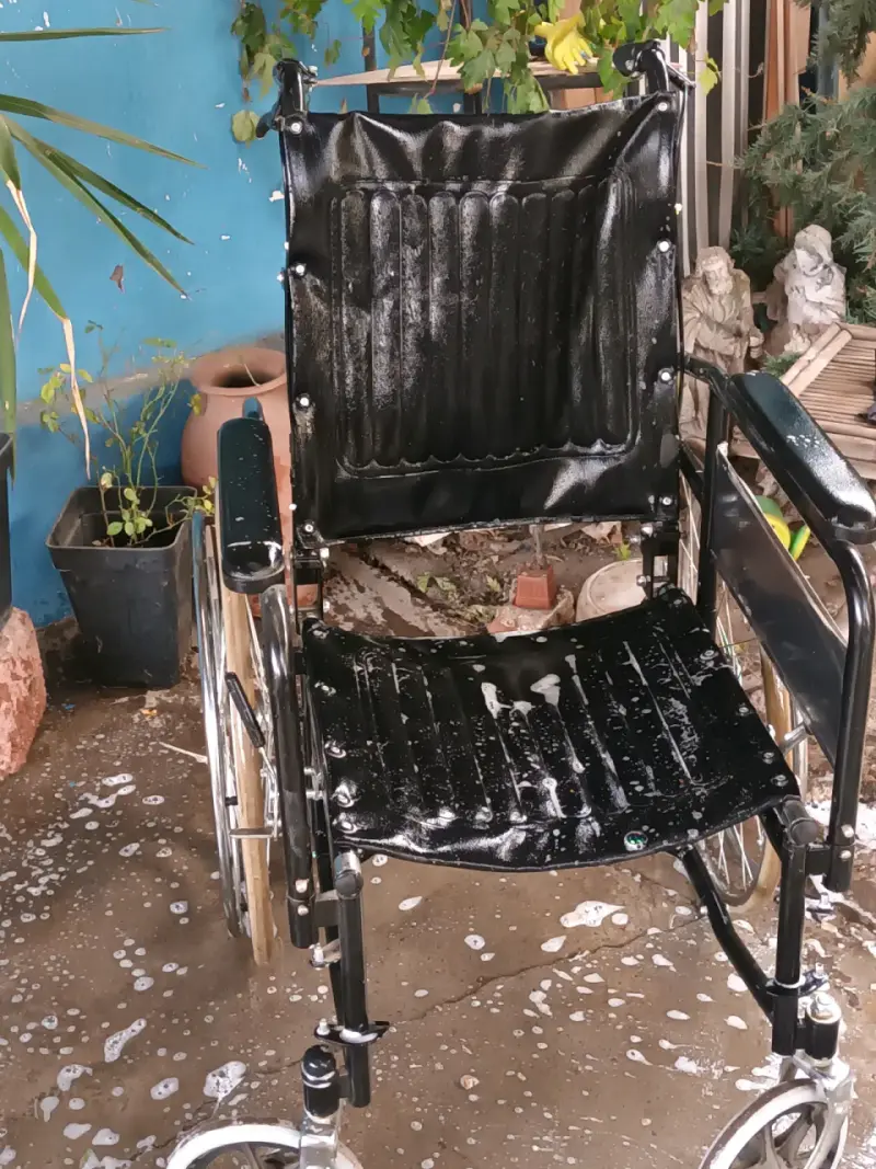 Silla de ruedas plegable en buen estado - 2