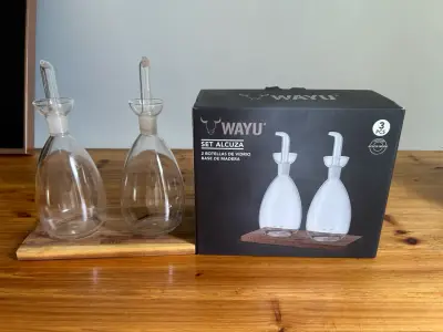 Set alcuzas de vidrio con base de madera - miniatura 1