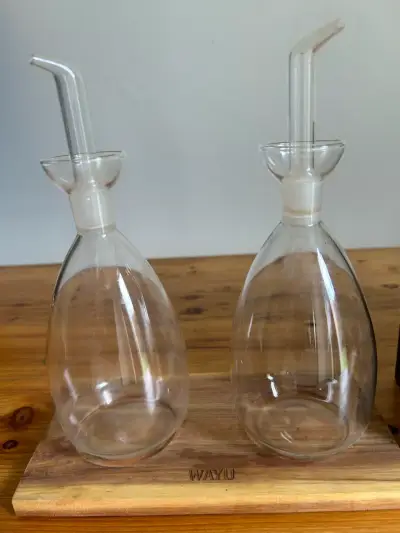 Set alcuzas de vidrio con base de madera - miniatura 3