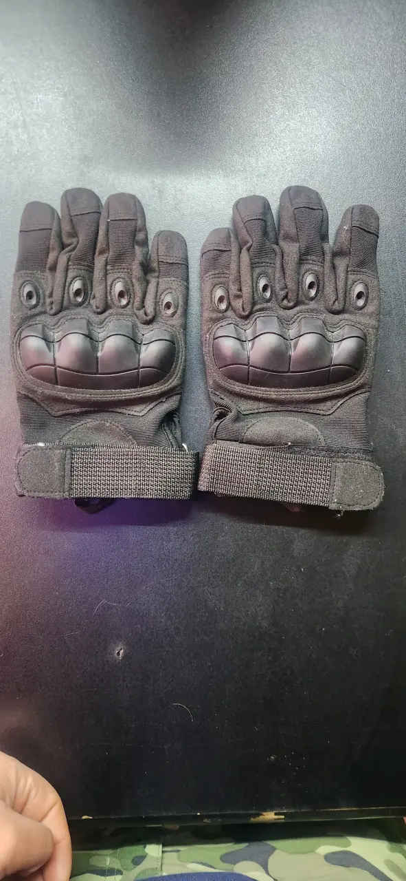 Guantes tácticos negros con protección - 1