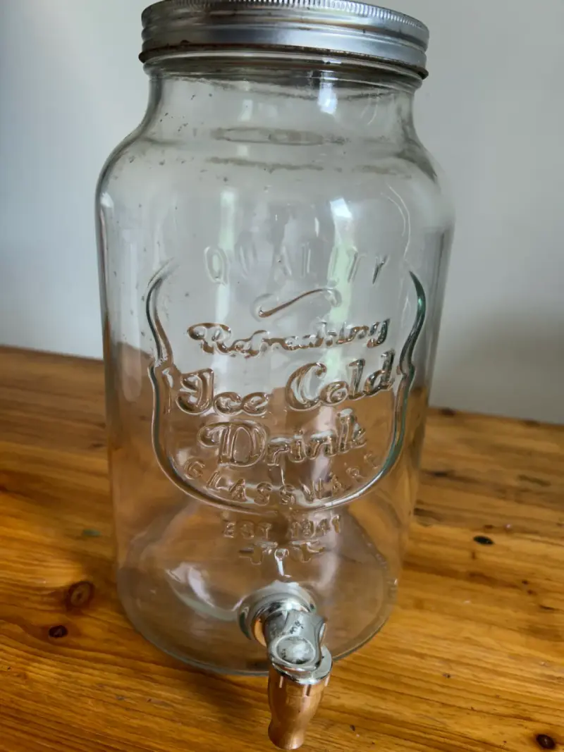 Dispensador de vidrio con grifo metálico - 3