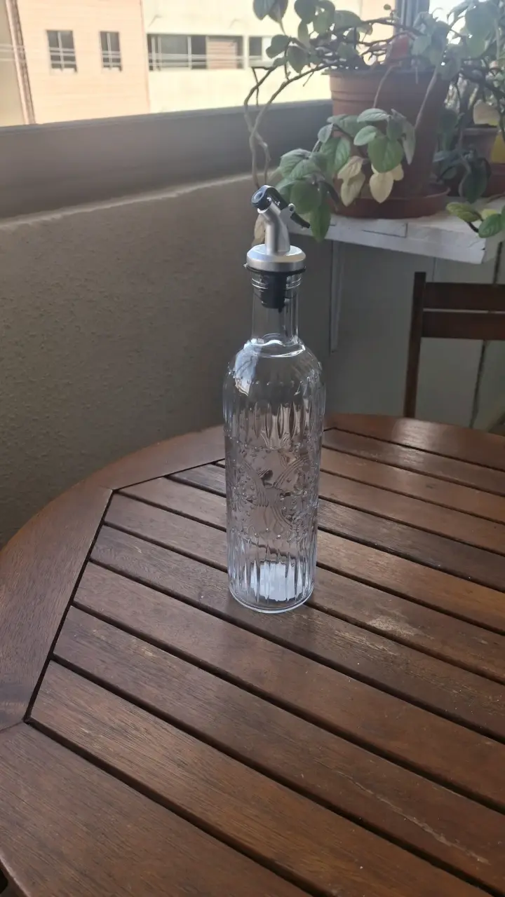 Botella de vidrio con dispensador - 1