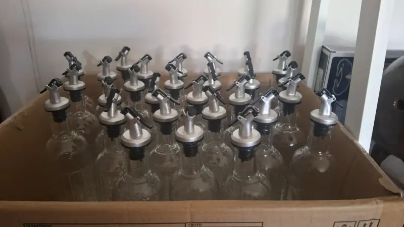 Botella de vidrio con dispensador - 3